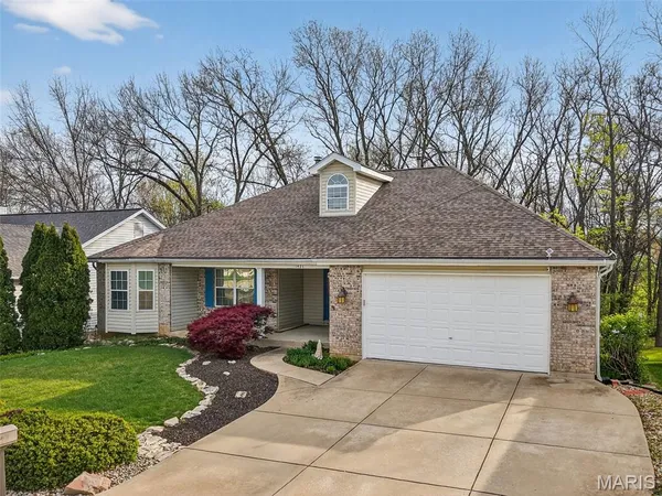 $450,000 | 1421 Schoal Creek Drive, St. Peters, MO 63376
