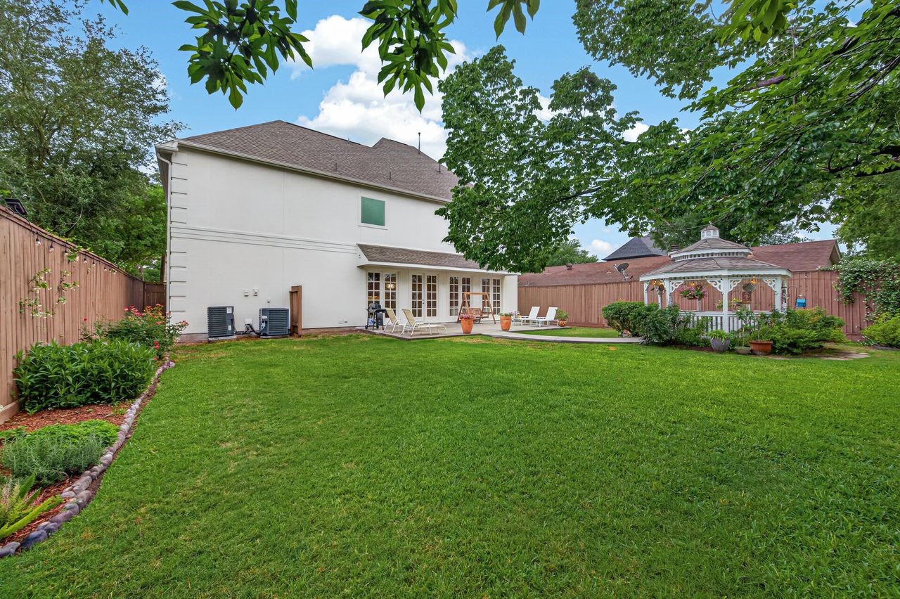 10932 Lasso Lane Houston, TX 77079 - Photo 32 of 38 a view of a house with backyard and sitting area