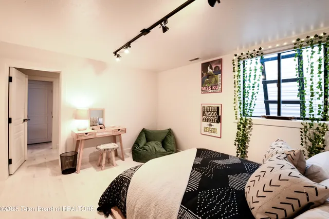 $4,995,000 | 680 East Hansen Avenue, Jackson, WY 83001