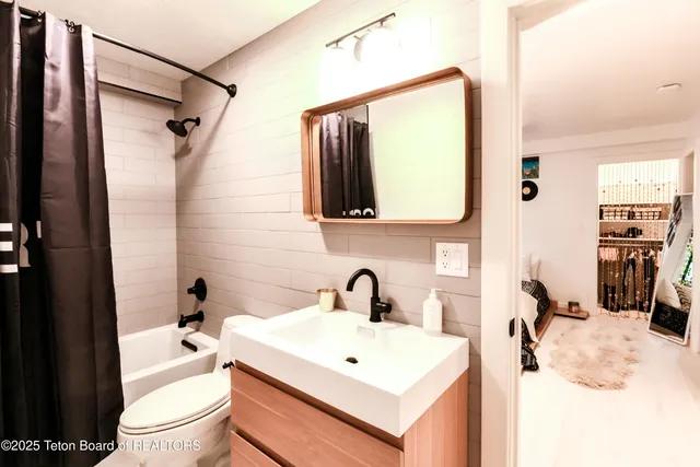 $4,995,000 | 680 East Hansen Avenue, Jackson, WY 83001