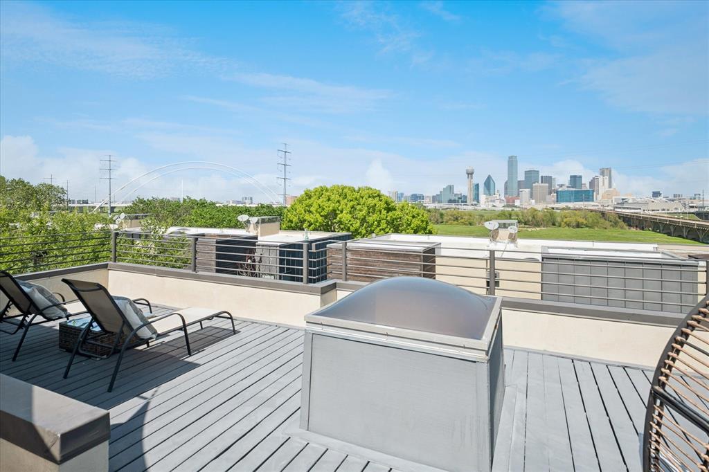 432 Trinity River Circle Dallas, TX 75203 - Photo 33 of 40 Front and center views of Reunion Tower and Downtown Dallas from an expansive 61- square foot rooftop deck.