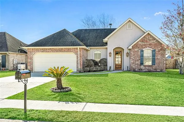 $2,000 | 123 Vintage Drive, Covington, LA 70433
