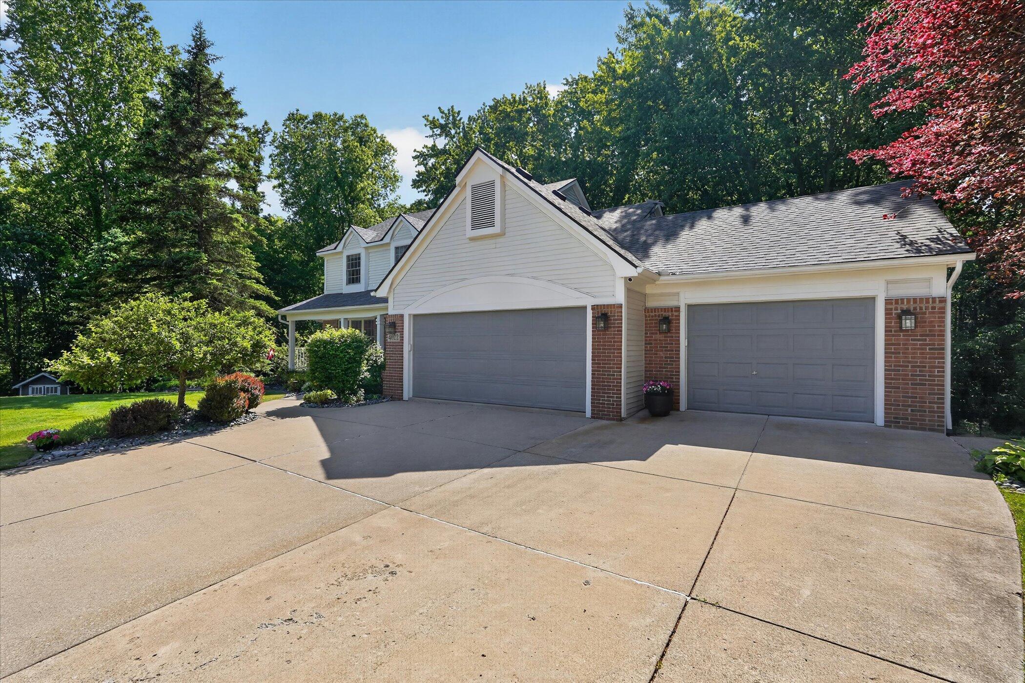 4022 Dun Rovin Court Commerce Township, MI 48382 - Photo 3 of 59 4022 Dun Rovin