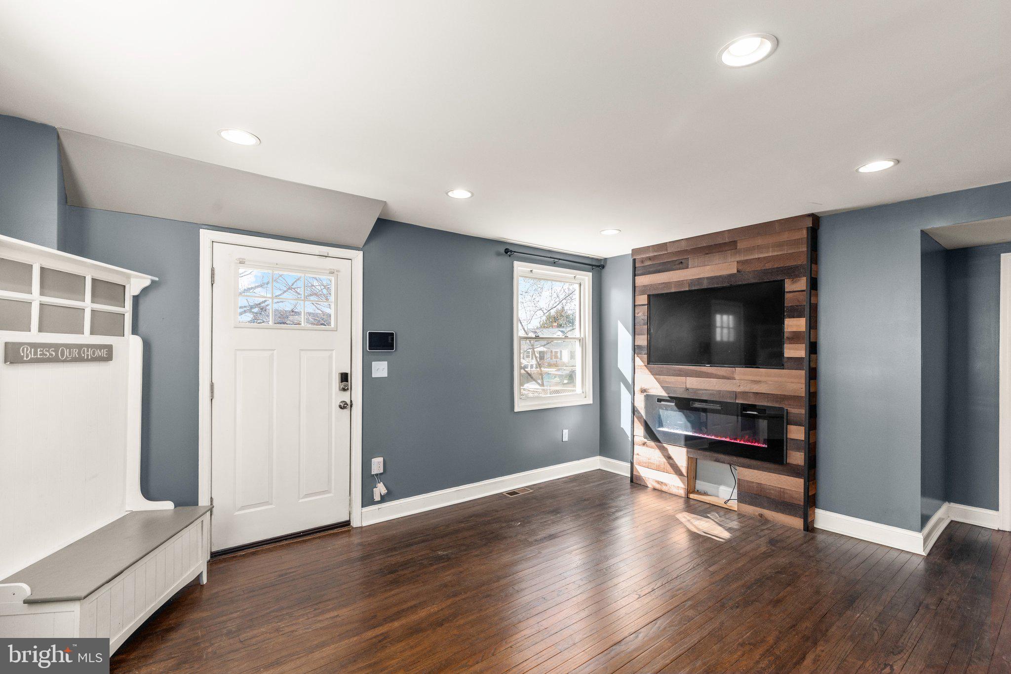 7400 Waymouth Way Baltimore, MD 21222 - Photo 3 of 27 Open Living Area