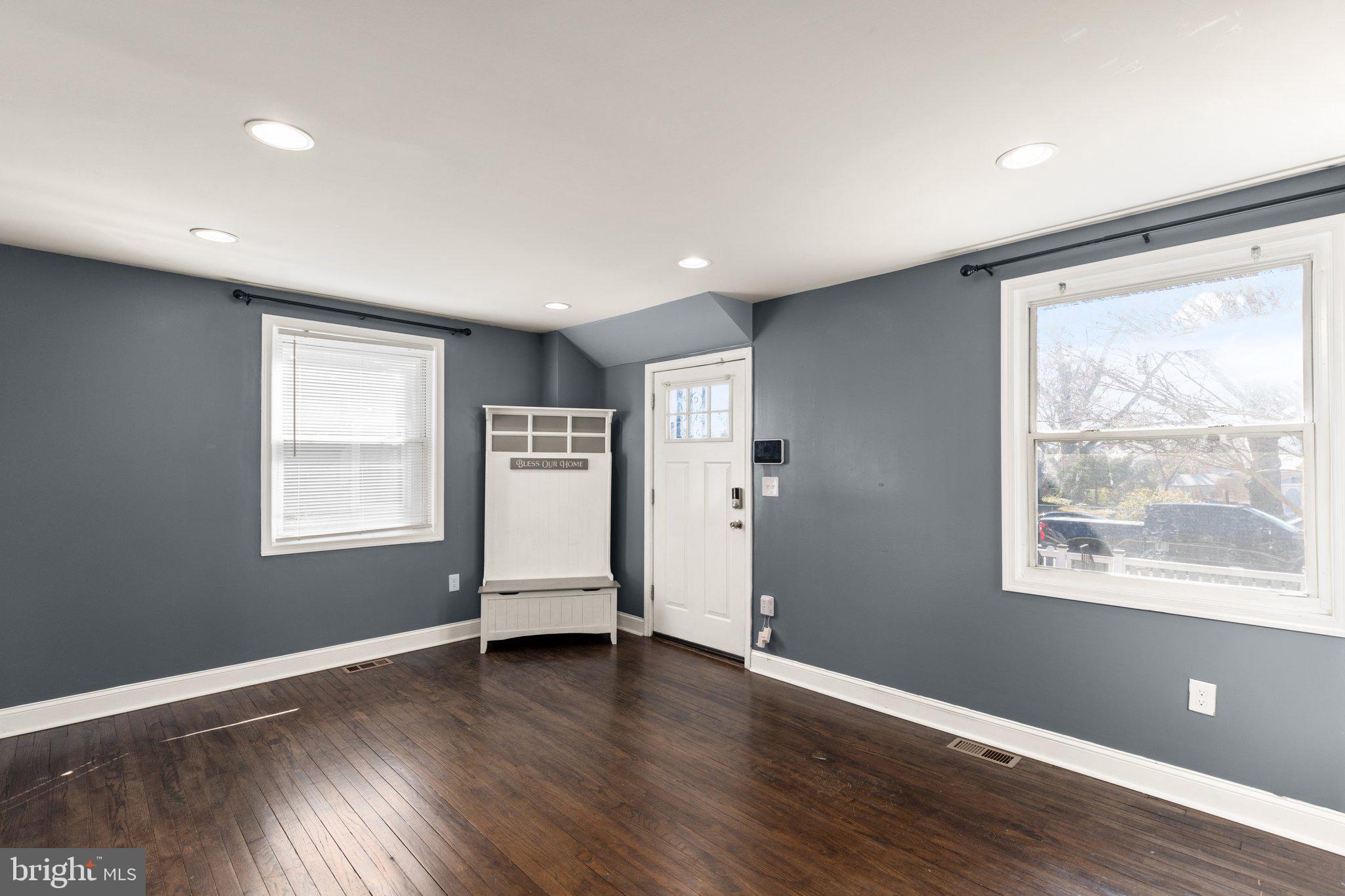 7400 Waymouth Way Baltimore, MD 21222 - Photo 5 of 27 Living Space