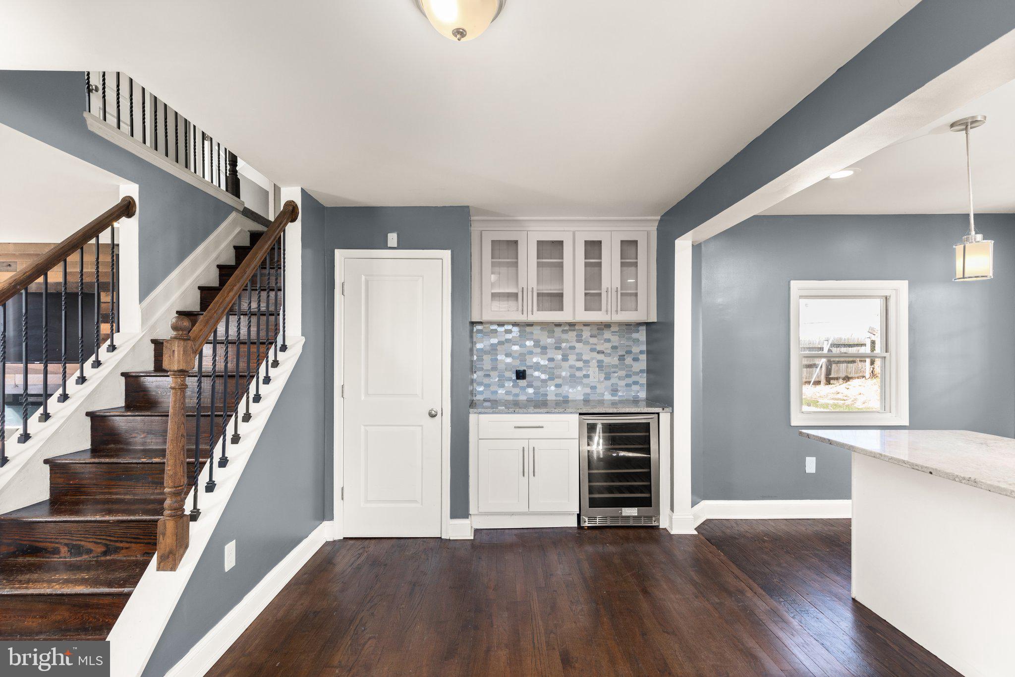 7400 Waymouth Way Baltimore, MD 21222 - Photo 8 of 27 Dining area with Wet Bar
