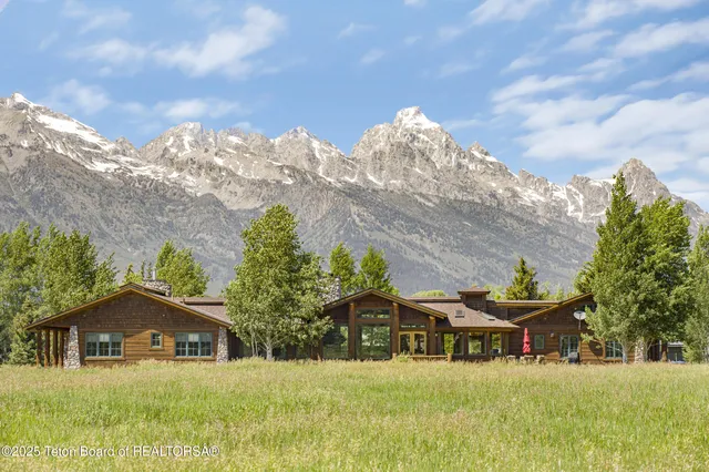 $5,490,000 | 450 East Oatgrass Road, Jackson, WY 83001