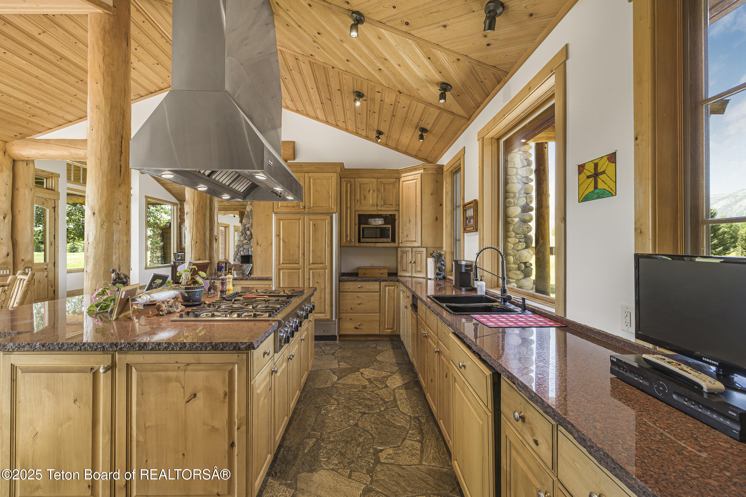 450 East Oatgrass Road Jackson, WY 83001 - Photo 13 of 52 Kitchen