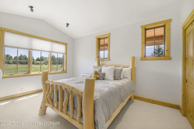 $5,490,000 | 450 East Oatgrass Road, Jackson, WY 83001