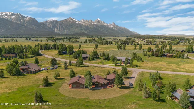 $5,490,000 | 450 East Oatgrass Road, Jackson, WY 83001