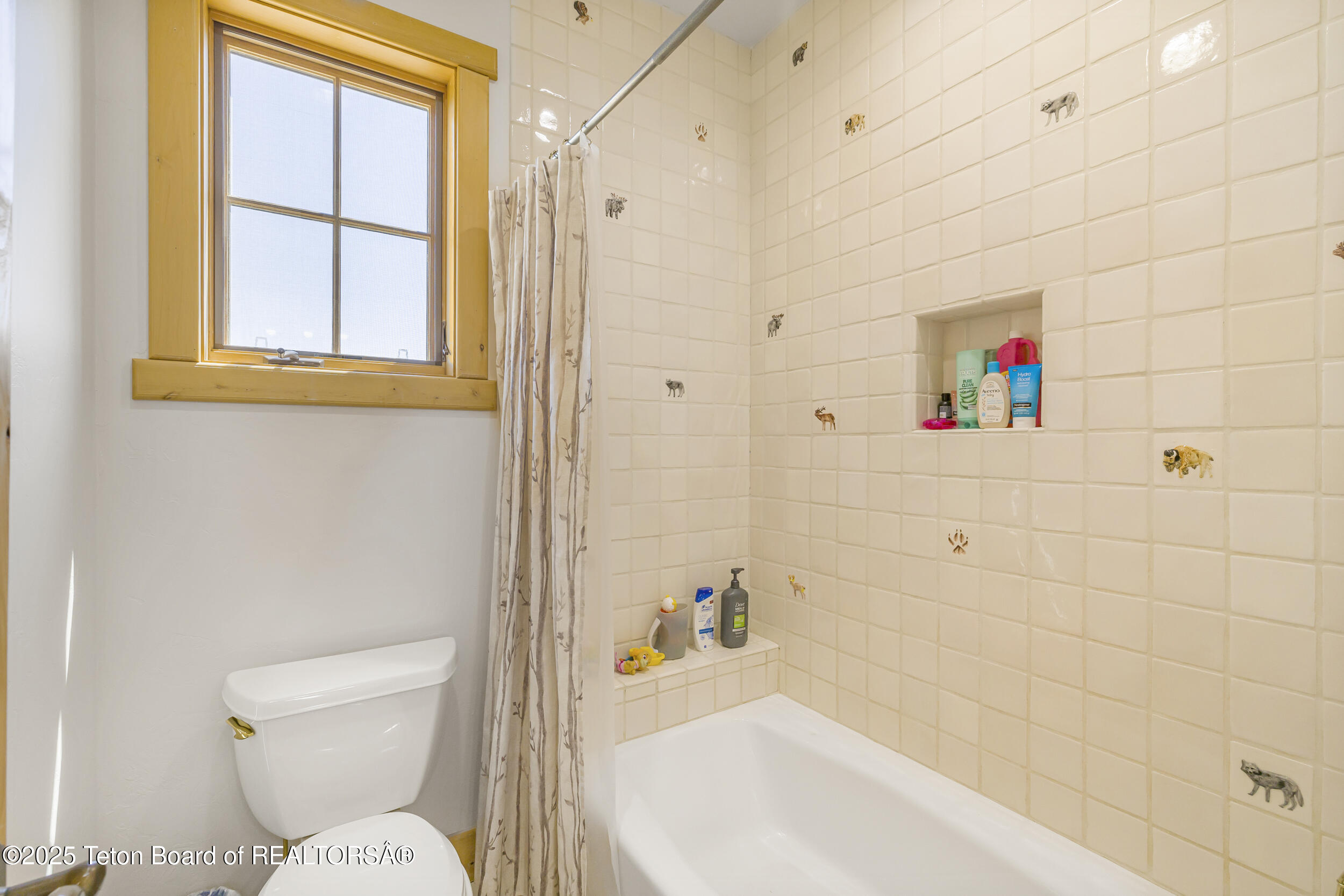 450 East Oatgrass Road Jackson, WY 83001 - Photo 31 of 52 Jack & Jill Bath