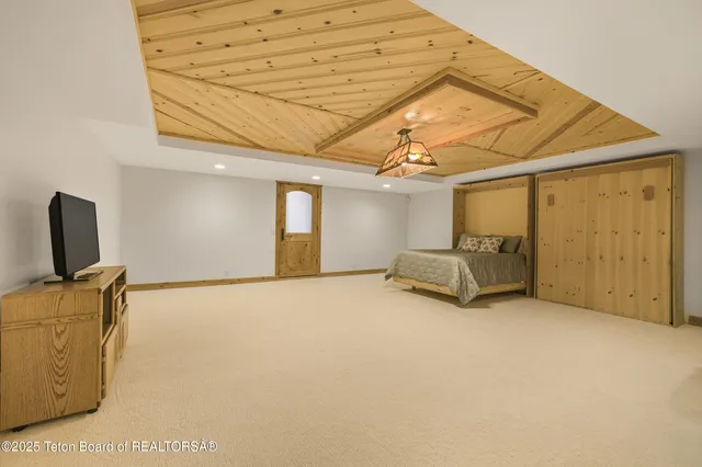 $5,490,000 | 450 East Oatgrass Road, Jackson, WY 83001