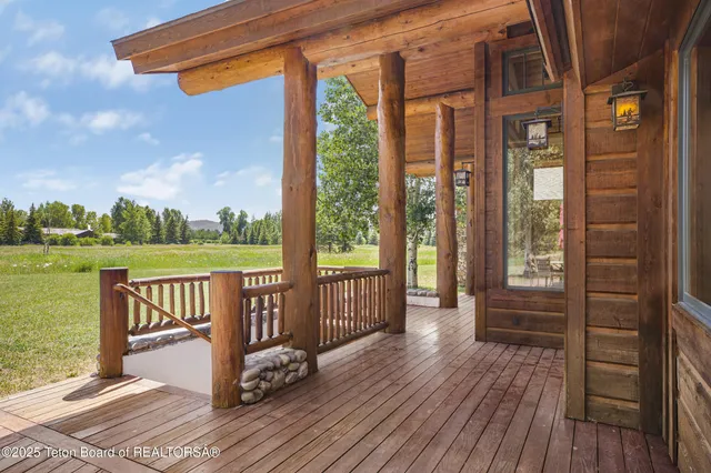 $5,490,000 | 450 East Oatgrass Road, Jackson, WY 83001