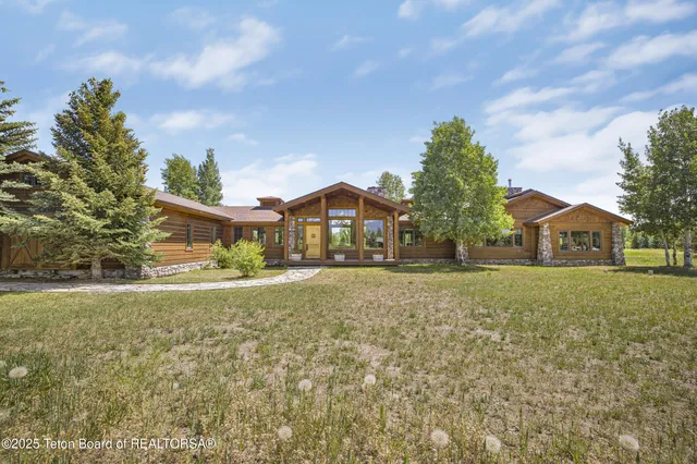 $5,490,000 | 450 East Oatgrass Road, Jackson, WY 83001