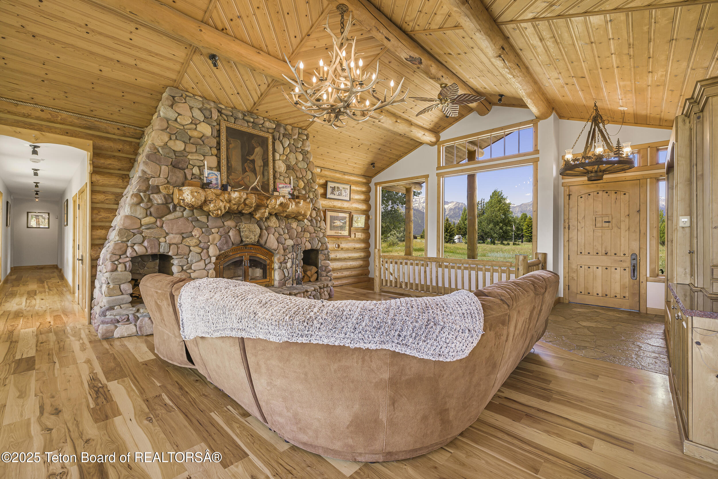 450 East Oatgrass Road Jackson, WY 83001 - Photo 5 of 52 Great Room