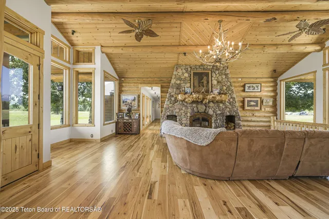 $5,490,000 | 450 East Oatgrass Road, Jackson, WY 83001