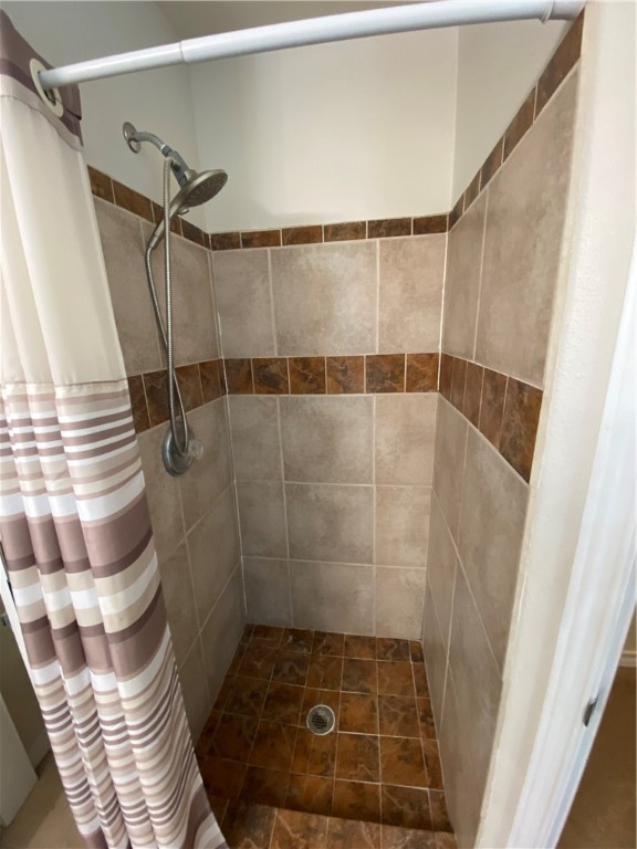 913 Strom Road Corpus Christi, TX 78418 - Photo 21 of 24 a bathroom with a shower
