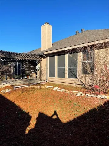 a house view with a outdoor space