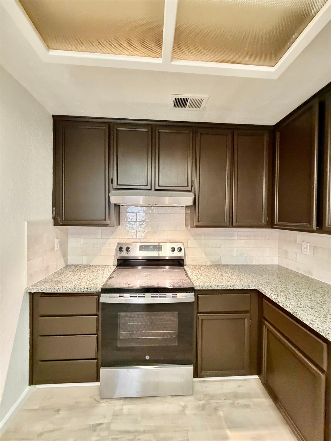 158 East Grant Line Road Tracy, CA 95376 - Photo 7 of 18