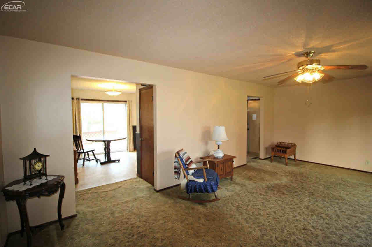 6463 Elms Road Flushing, MI 48433 - Photo 7 of 26 21390189-6.JPG