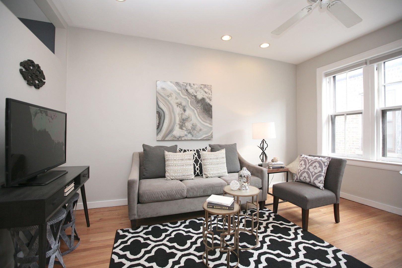 438 West Surf Street, Unit 3B Chicago, IL 60657 - Photo 2 of 36 a living room with furniture and a flat screen tv