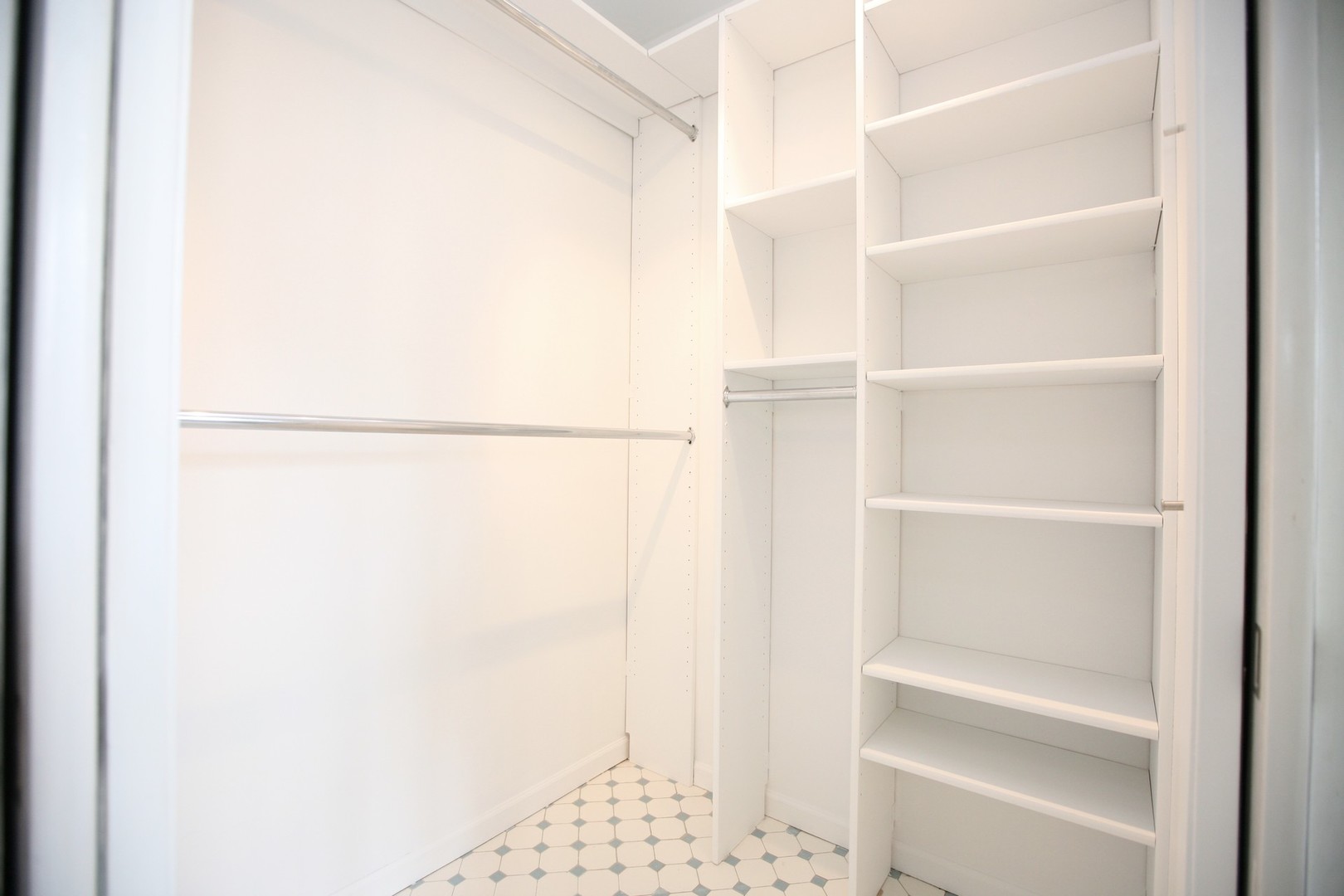 438 West Surf Street, Unit 3B Chicago, IL 60657 - Photo 13 of 36 a view of walk in closet with empty racks
