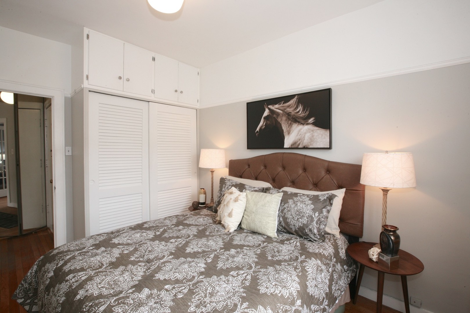 438 West Surf Street, Unit 3B Chicago, IL 60657 - Photo 18 of 36 a bed room with a bed and painting on the wall