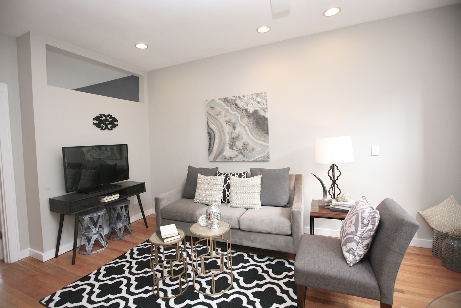 438 West Surf Street, Unit 3B Chicago, IL 60657 - Photo 3 of 36 a living room with furniture and a flat screen tv