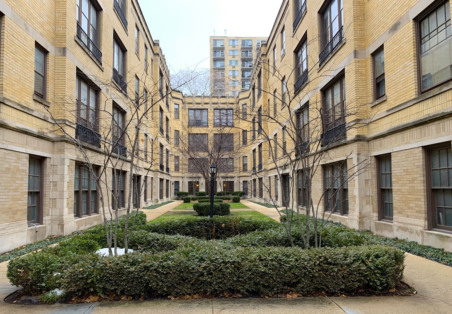 438 West Surf Street, Unit 3B Chicago, IL 60657 - Photo 23 of 36 a view of a building