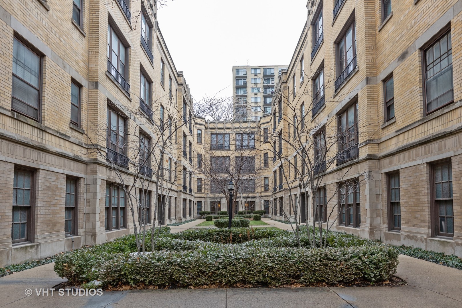 438 West Surf Street, Unit 3B Chicago, IL 60657 - Photo 25 of 36 a view of a building