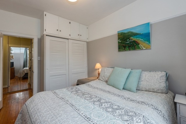 438 West Surf Street, Unit 3B Chicago, IL 60657 - Photo 26 of 36 a bedroom with a bed and a painting on the wall