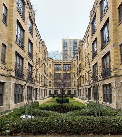 438 West Surf Street, Unit 3B Chicago, IL 60657 - Photo 33 of 36 a view of a big yard and large building