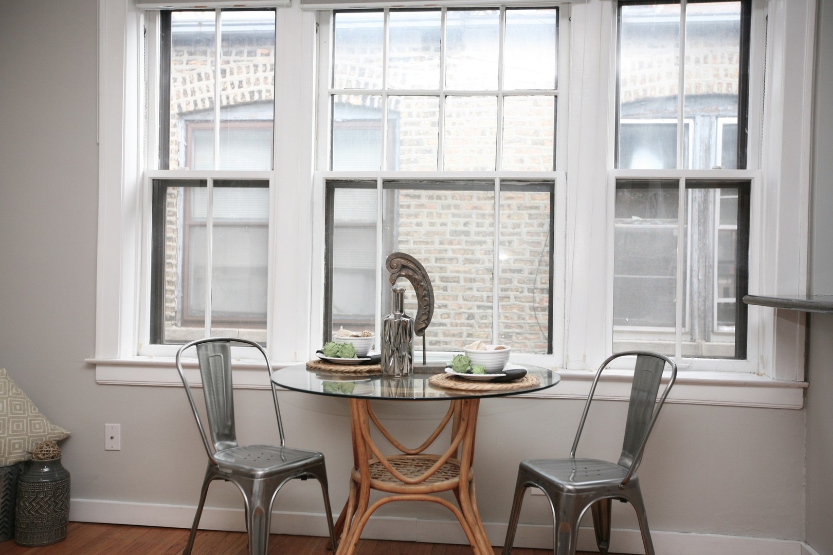 438 West Surf Street, Unit 3B Chicago, IL 60657 - Photo 8 of 36 a dining room with furniture and window