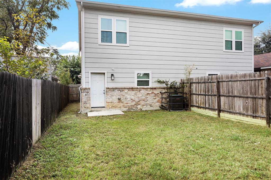 5006 Colonial Avenue Dallas, TX 75215 - Photo 25 of 25 a view of a backyard with a small cabin