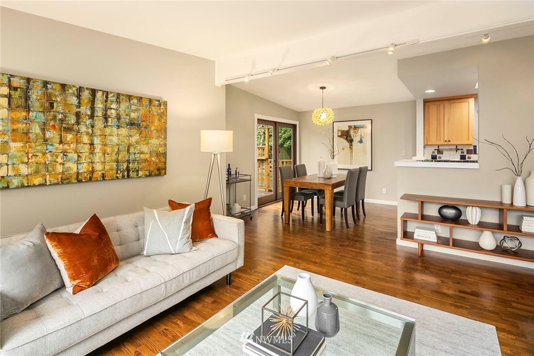9212 216th Street Southwest Edmonds, WA 98020 - Photo 2 of 26 Gallery Image 2