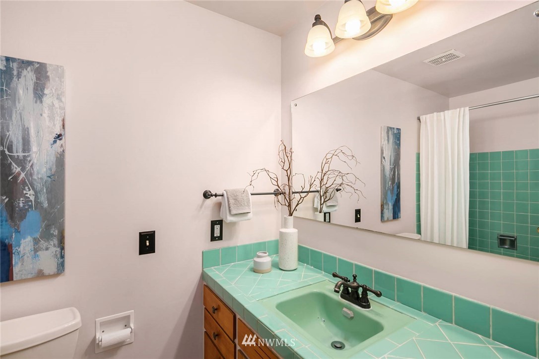9212 216th Street Southwest Edmonds, WA 98020 - Photo 18 of 26 Gallery Image 18