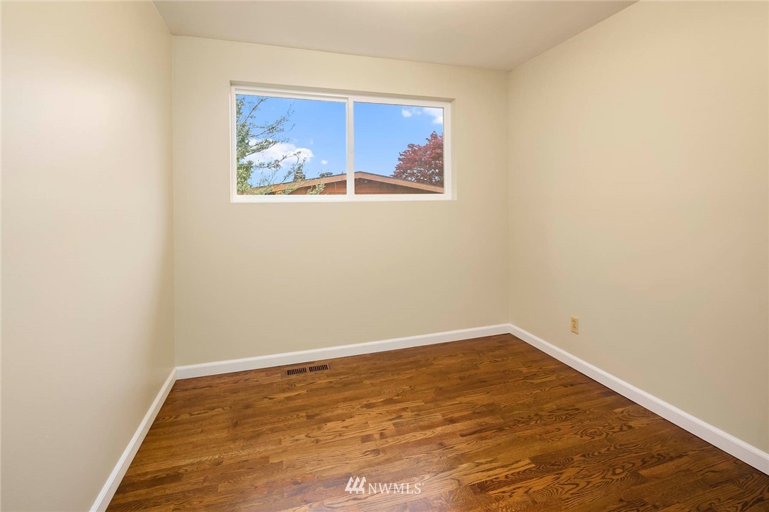 9212 216th Street Southwest Edmonds, WA 98020 - Photo 19 of 26 Gallery Image 19