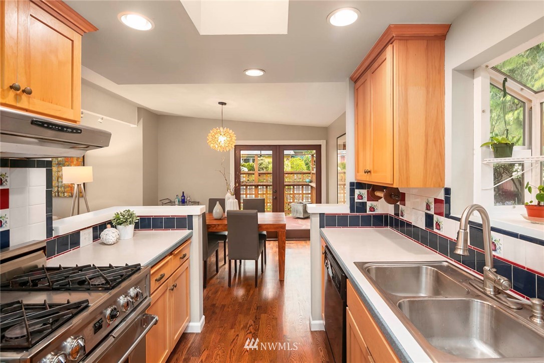9212 216th Street Southwest Edmonds, WA 98020 - Photo 5 of 26 Gallery Image 5