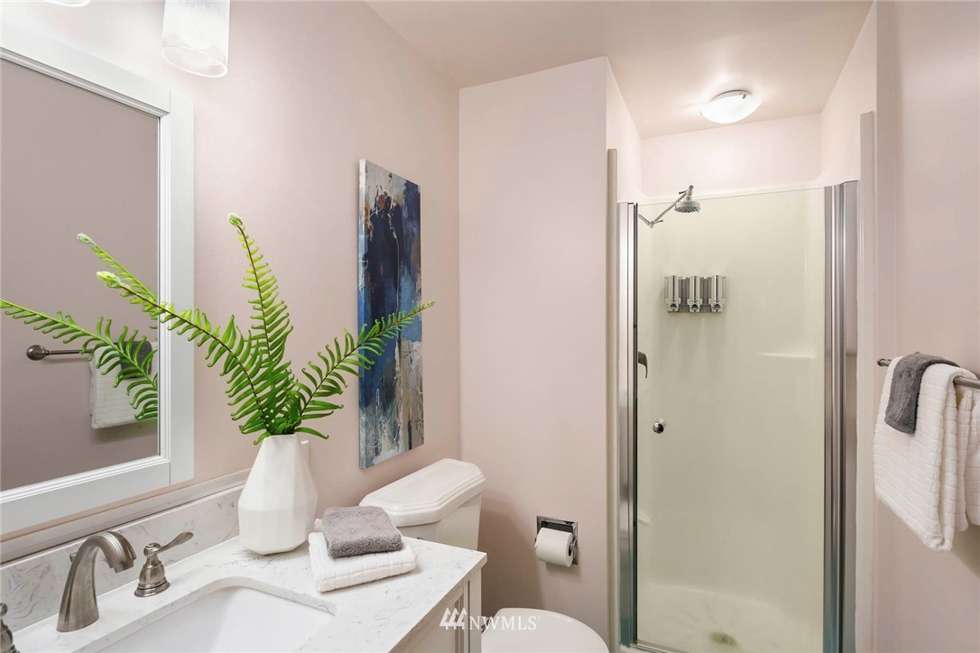 9212 216th Street Southwest Edmonds, WA 98020 - Photo 10 of 26 Gallery Image 10