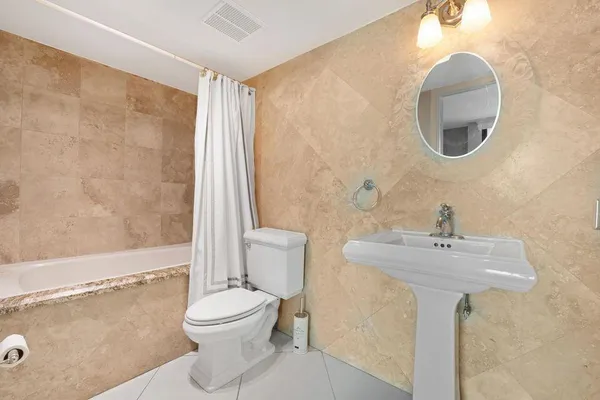 $2,300 | 2400 Presidential Way, Unit 1206, West Palm Beach, FL 33401