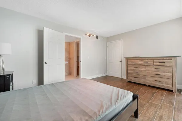$2,300 | 2400 Presidential Way, Unit 1206, West Palm Beach, FL 33401