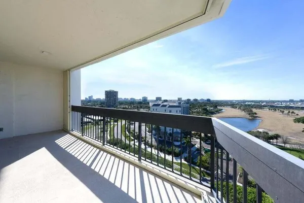 $2,300 | 2400 Presidential Way, Unit 1206, West Palm Beach, FL 33401