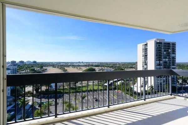 $2,300 | 2400 Presidential Way, Unit 1206, West Palm Beach, FL 33401
