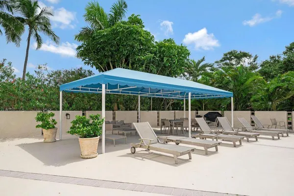 $2,300 | 2400 Presidential Way, Unit 1206, West Palm Beach, FL 33401