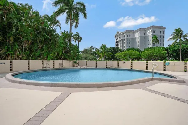 $2,300 | 2400 Presidential Way, Unit 1206, West Palm Beach, FL 33401