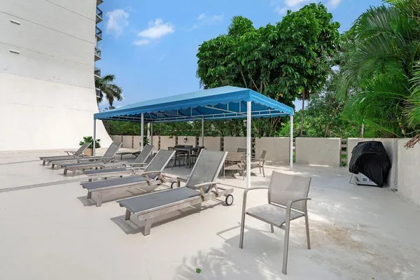 $2,300 | 2400 Presidential Way, Unit 1206, West Palm Beach, FL 33401