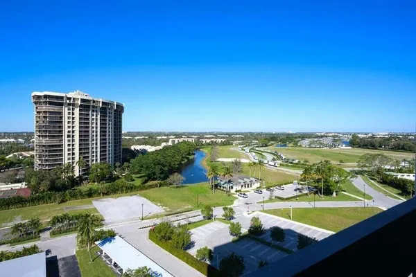 $2,300 | 2400 Presidential Way, Unit 1206, West Palm Beach, FL 33401
