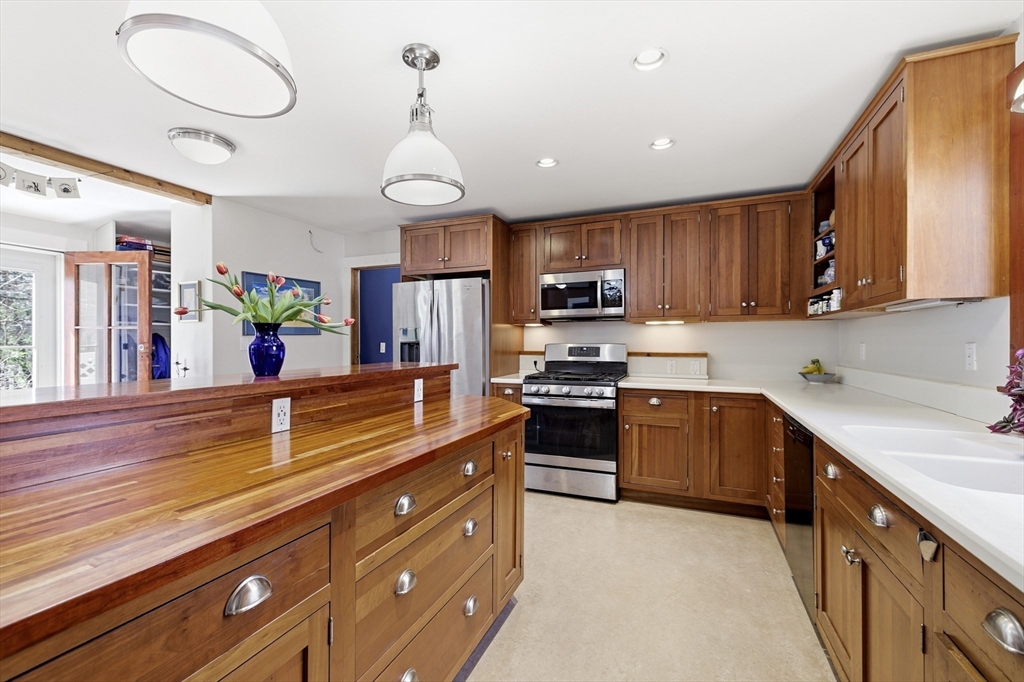 180 Summer Street Amherst, MA 01002 - Photo 11 of 42
