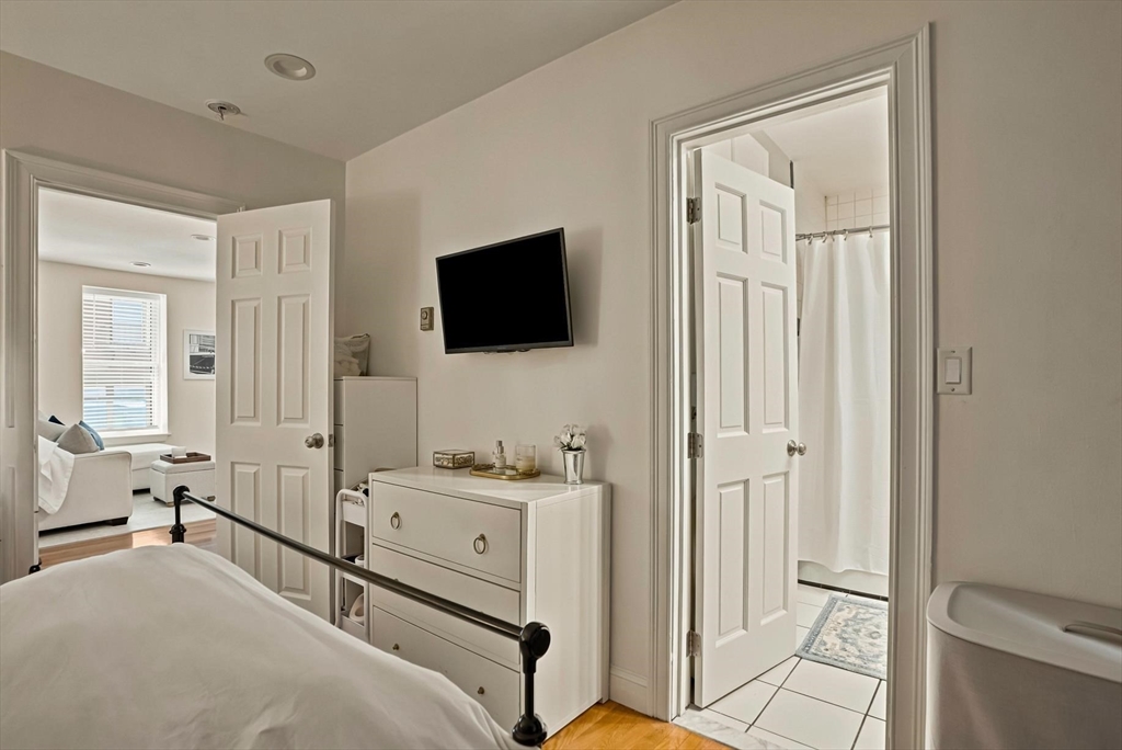 8 Battery Street, Unit 4 Boston, MA 02109 - Photo 19 of 33