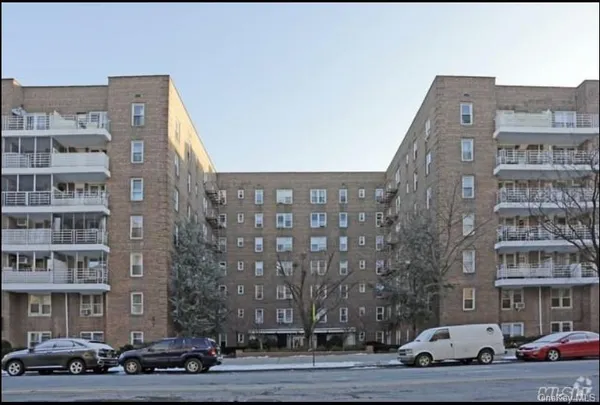 $1,900 | 62-59 108th Street, Unit 3S | Forest Hills